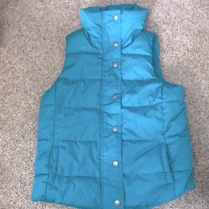 Worn once•teal puffer vest• size Small•zip & closure•fleece lined• w/pockets